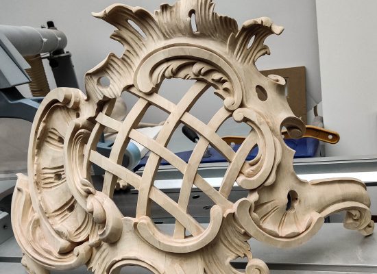 Kratka - ornament ozdobny do szafy organowej - ręcznie rzeźbiony w drewnie
