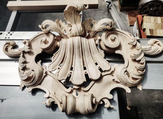 Kartusz centralny - barokowa rekonstrukcja - rzeźba w drewnie - konswerwacja